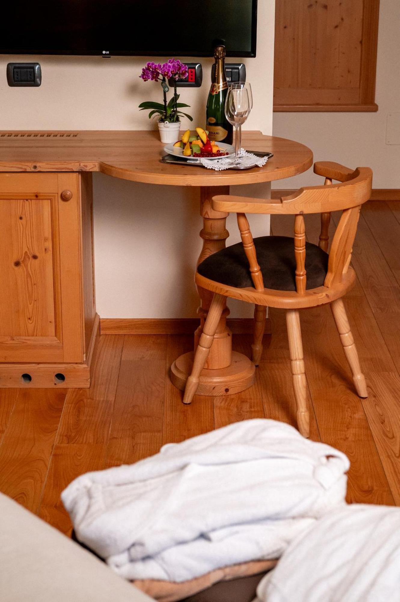 Romantic Charming Hotel Rancolin Moena Esterno foto